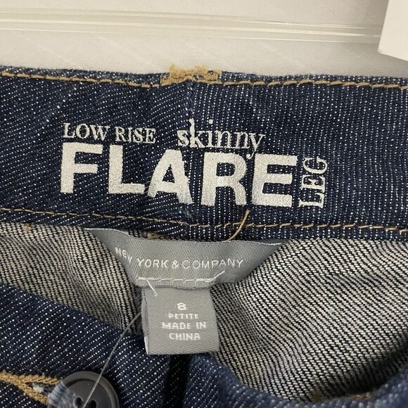 New York & Company Women’s 8P Flare Leg Jeans Low Rise Dark Wash Trouser Y2K NWT - Picture 3 of 6
